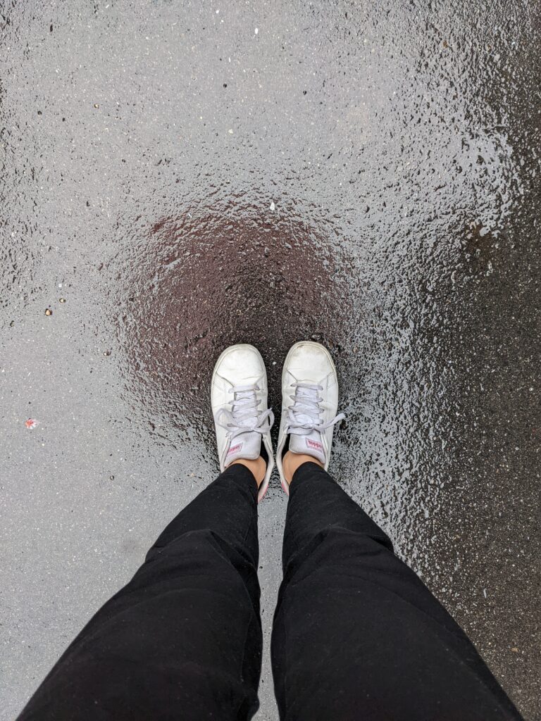 雨の日の道路